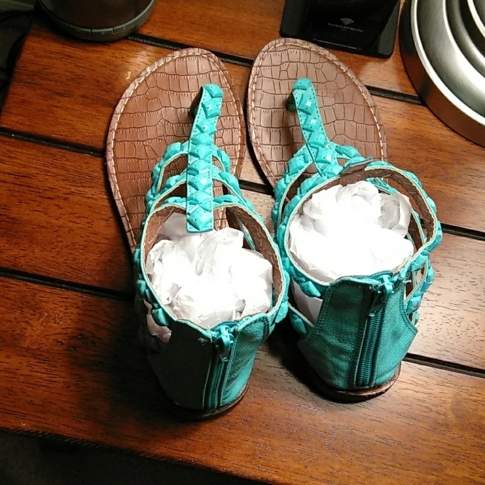 Sandals - Picture 2 of 3